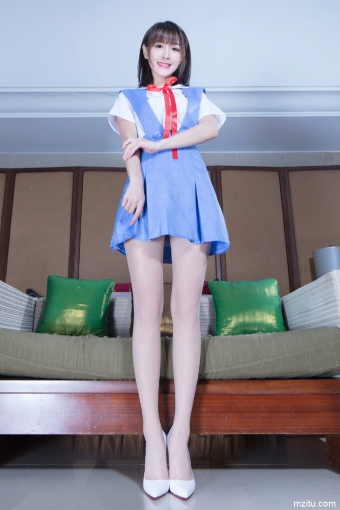台湾妹子好甜美，一双大白腿让人移不开眼！-草榴库