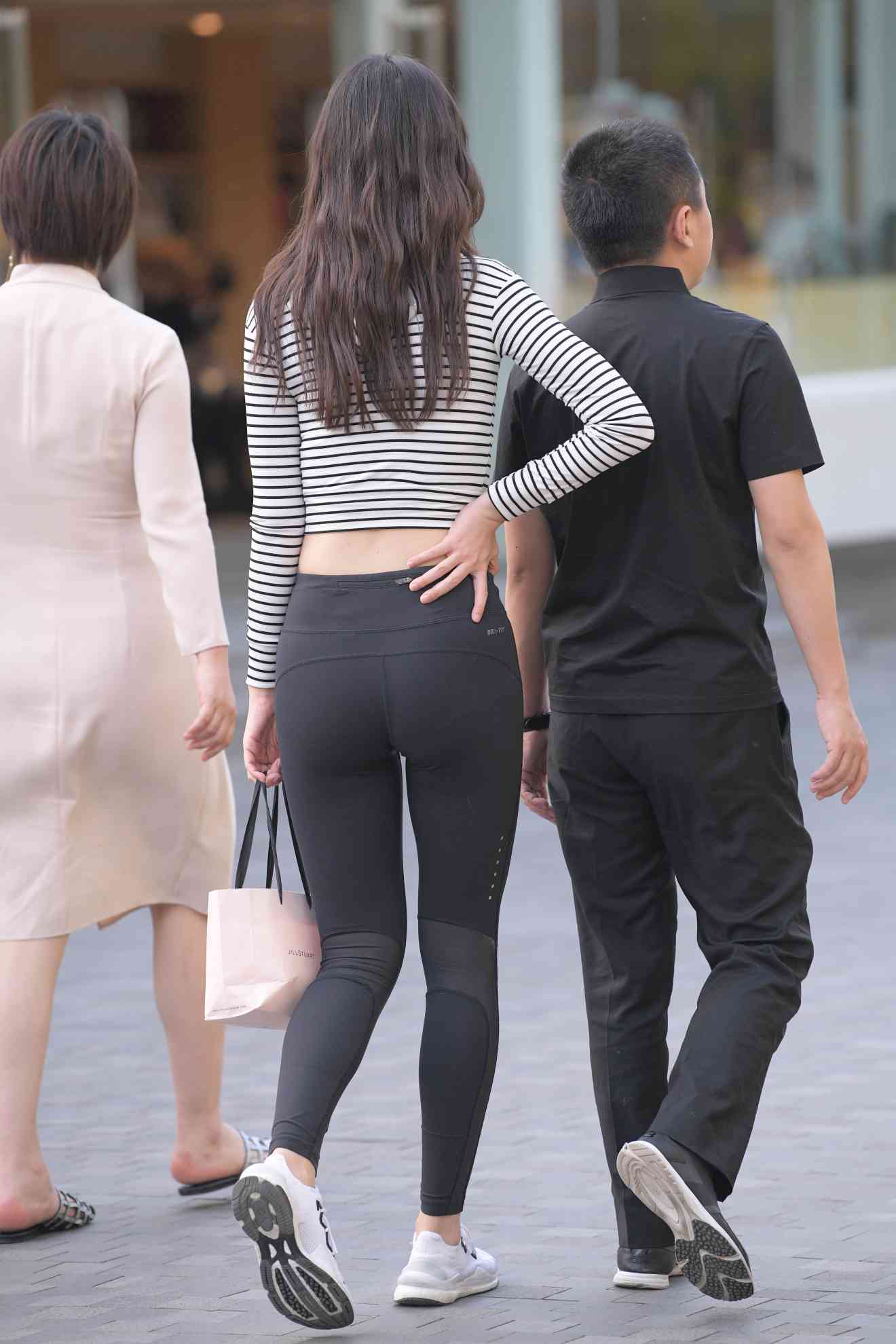 图片[3]-【免费】逛街的瑜伽裤女人【23P】04033-草榴库