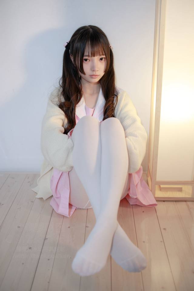 好像有什么心事的白丝双马尾女孩【59P】20022-草榴库