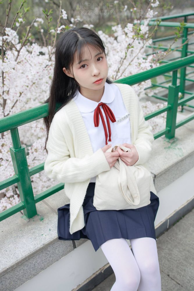 甜美可人的白丝姑娘【127P】20011-草榴库