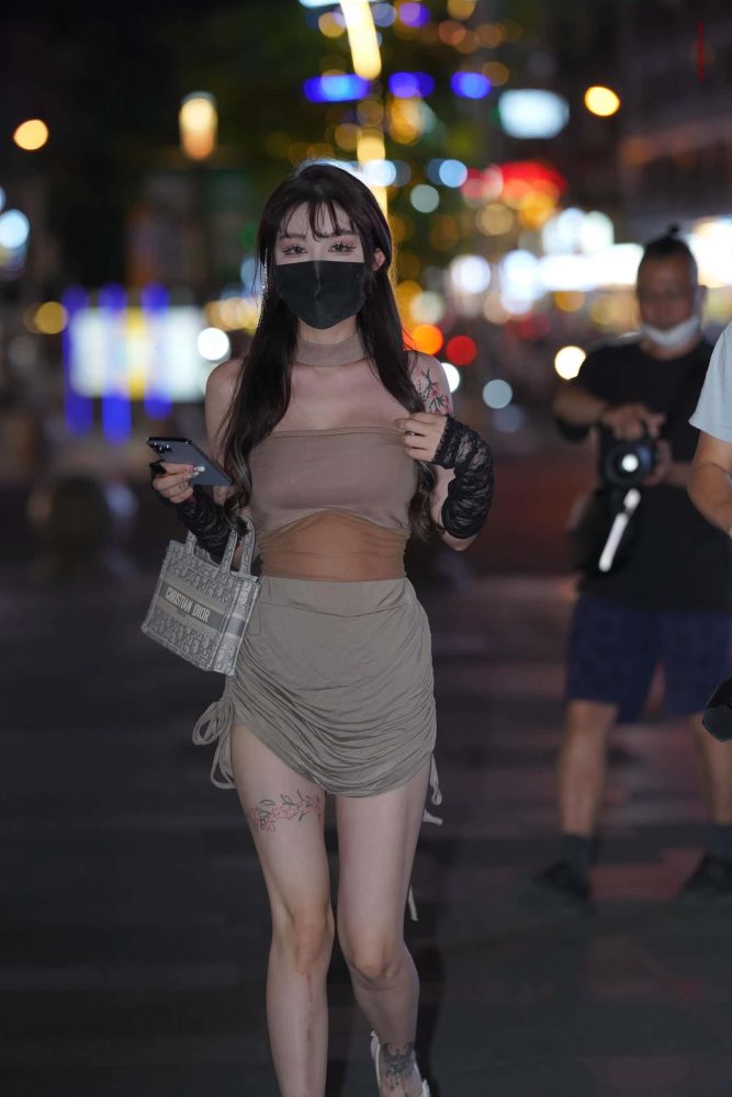 性感美女11.13-草榴库