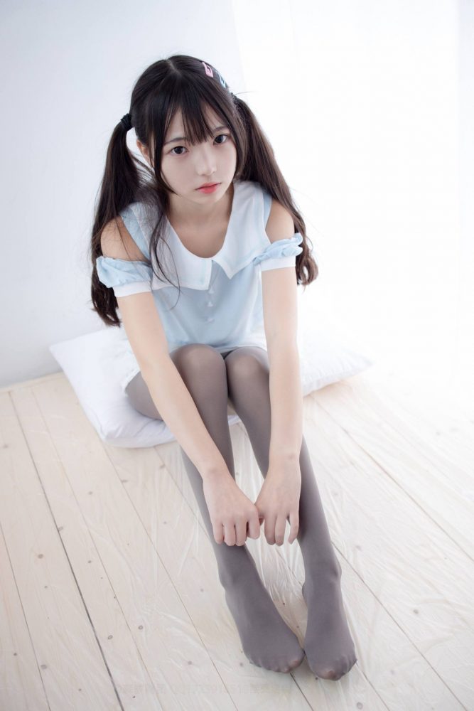 12-01  丝袜美女-草榴库